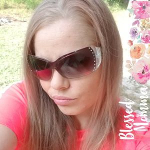 Meet your Posher, Alicia